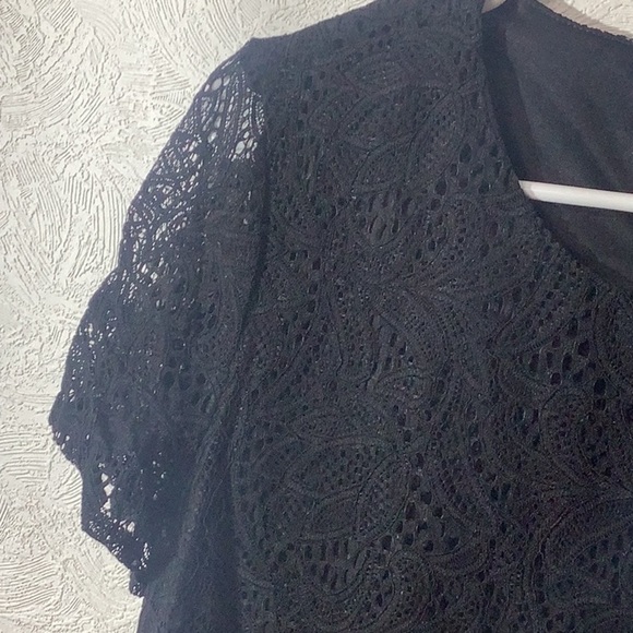 Liz Claiborne NEW - Sz Petite M - nylon /spandex lace two layer Short Sleeve top - Picture 3 of 6